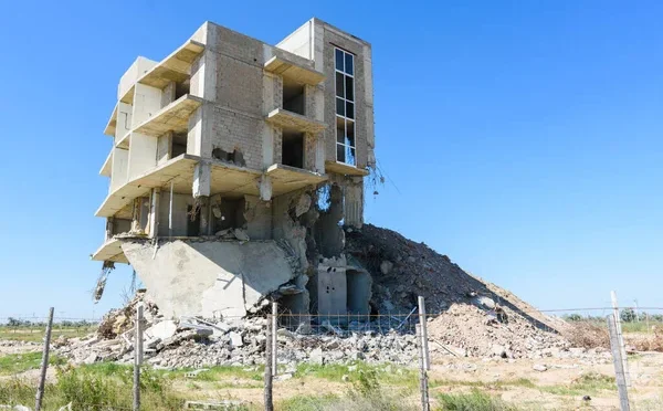 depositphotos_404258390-stock-photo-illegal-construction-coastal-side-hotel